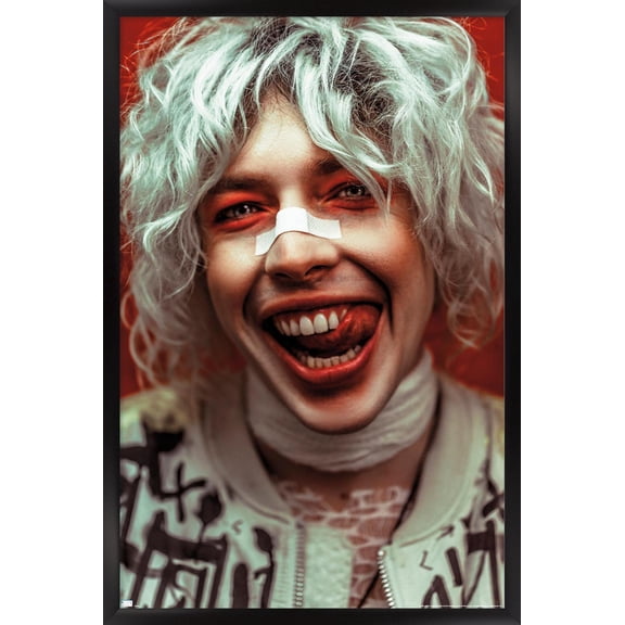 Barns Courtney - Close-Up Wall Poster, 22.375" x 34" Framed