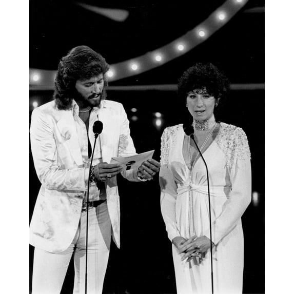 Barry Gibb and Barbra Streisand on stage Photo Print (8 x 10)