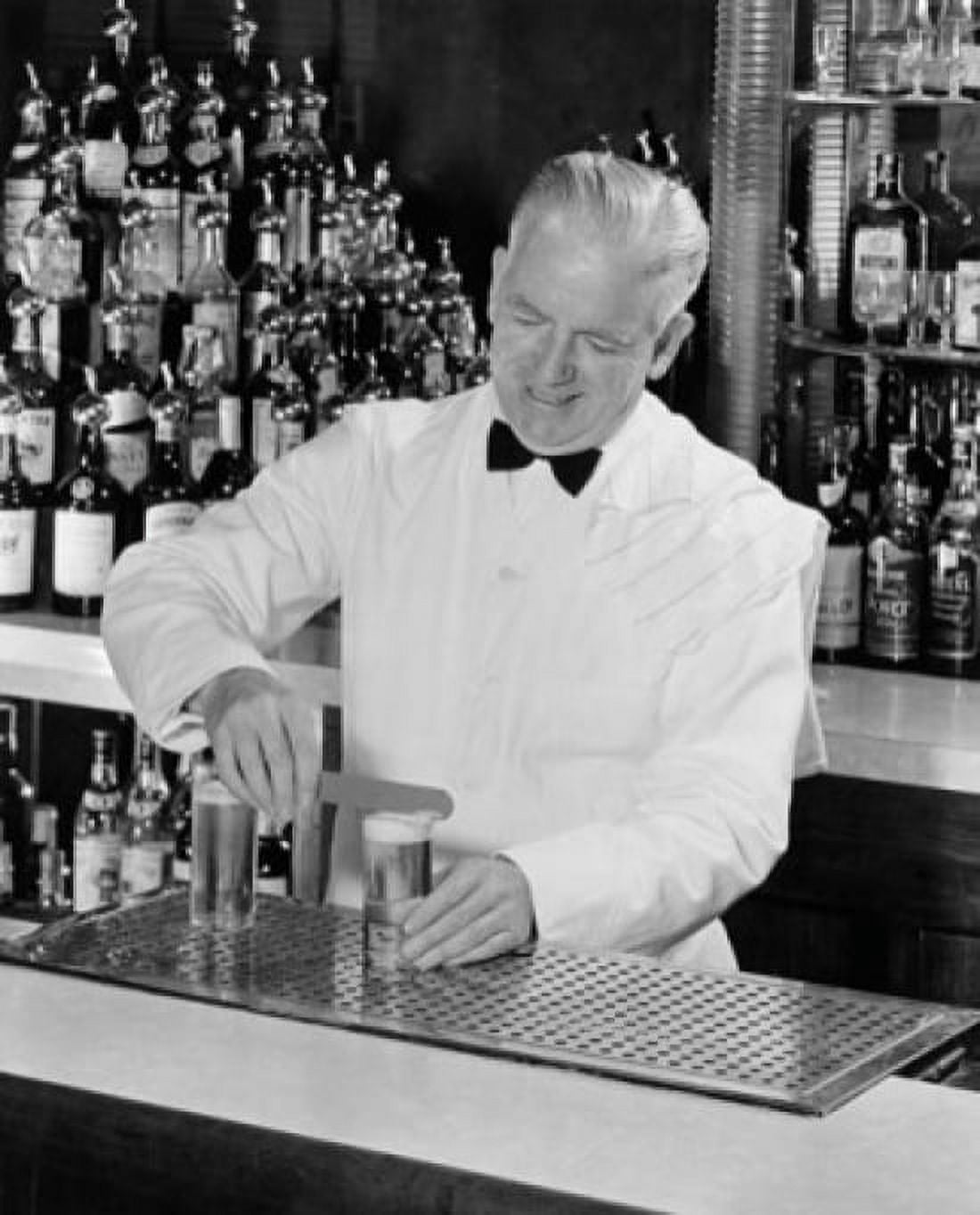Bartender preparing a drink Canvas Art -  (24 x 36)