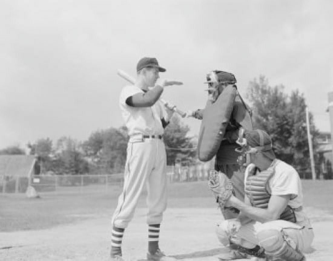 Baseball players discussing Canvas Art - (18 x 24)