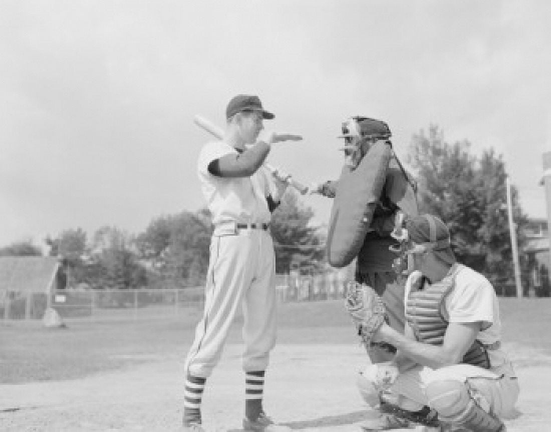 Baseball players discussing Canvas Art - (24 x 36)