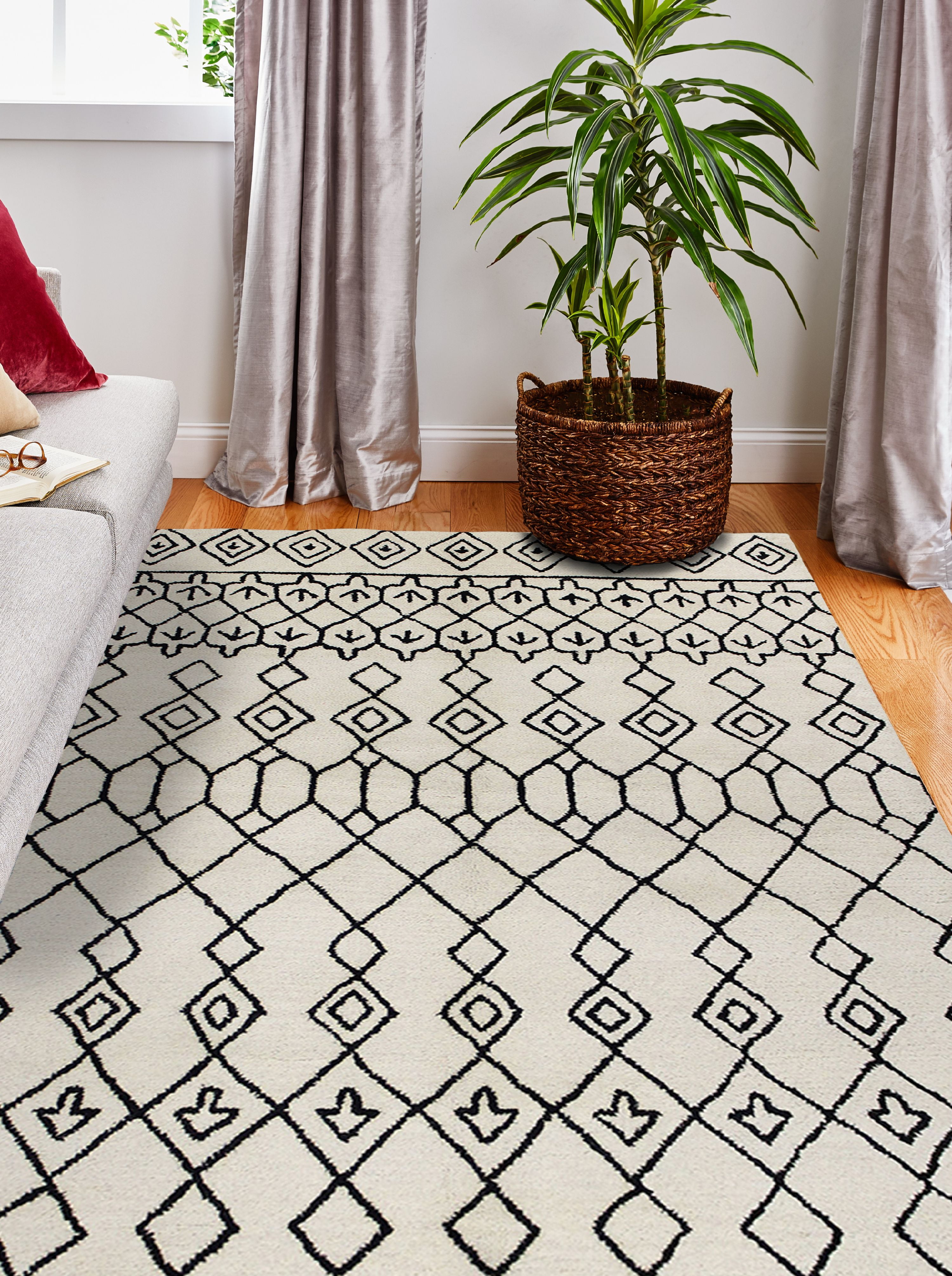 Handmade Ivory and Black Wool Tufted Rectangular Area Rug 5' x 7'