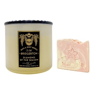 Bath & Body Works Scented Candles in Candles & Home Fragrance