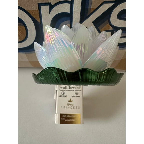 Bath and Body Works Disney Tiana Flower Wallflowers Scent Control Nightlight New