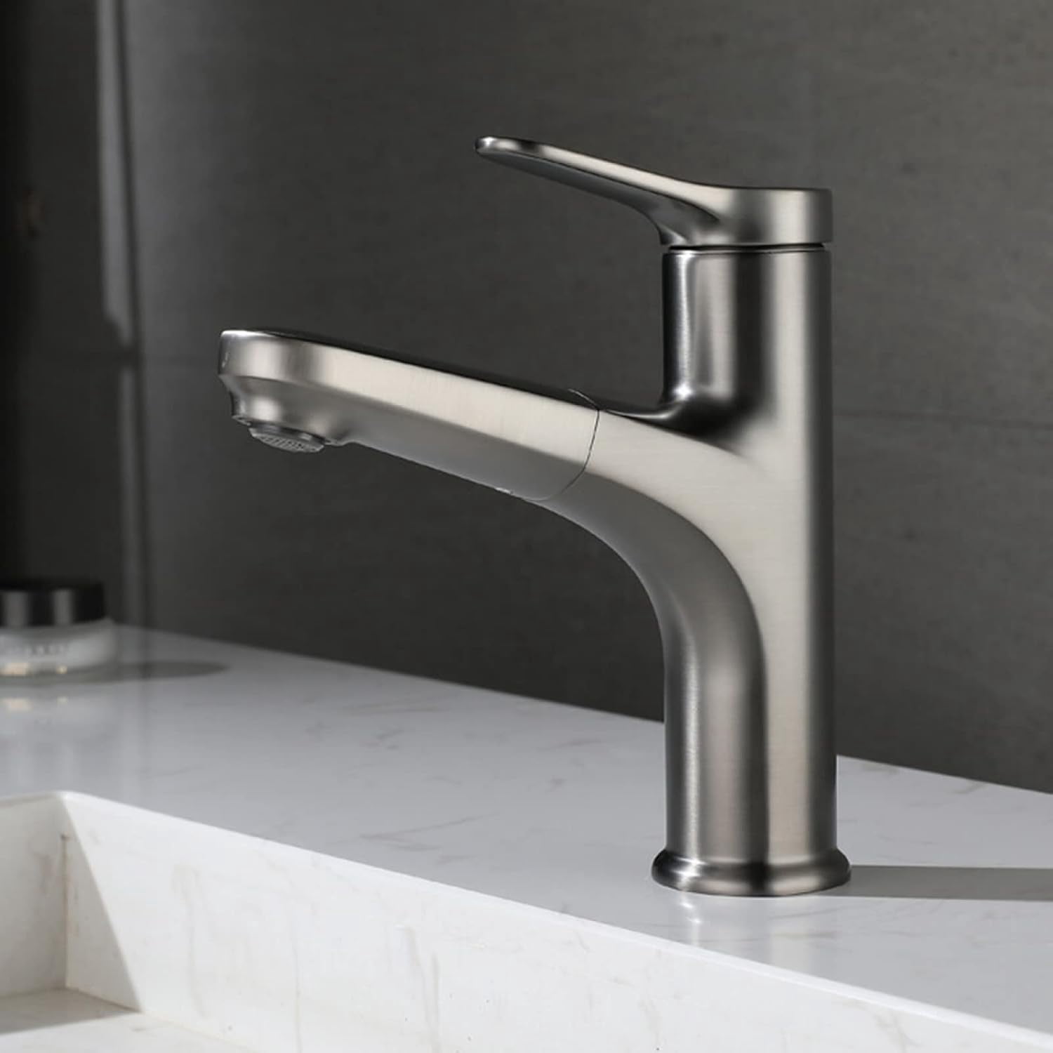 Bathroom Faucet with Pull Out Sprayer,360° Swivel Spout Bathroom Sink Faucet,Bathroom Faucet Single Hole,Single Handle Basin Mixer Tap for Hot and Cold Water,Black