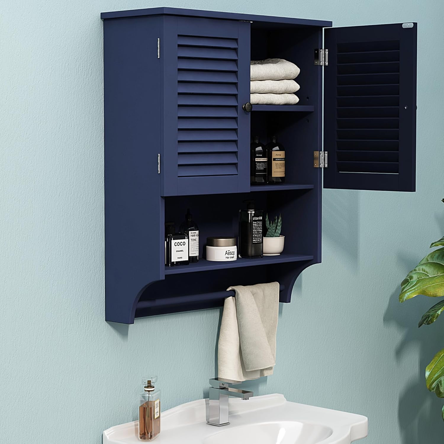 Bathroom Wall with Towels Bar, Material Medicine 2