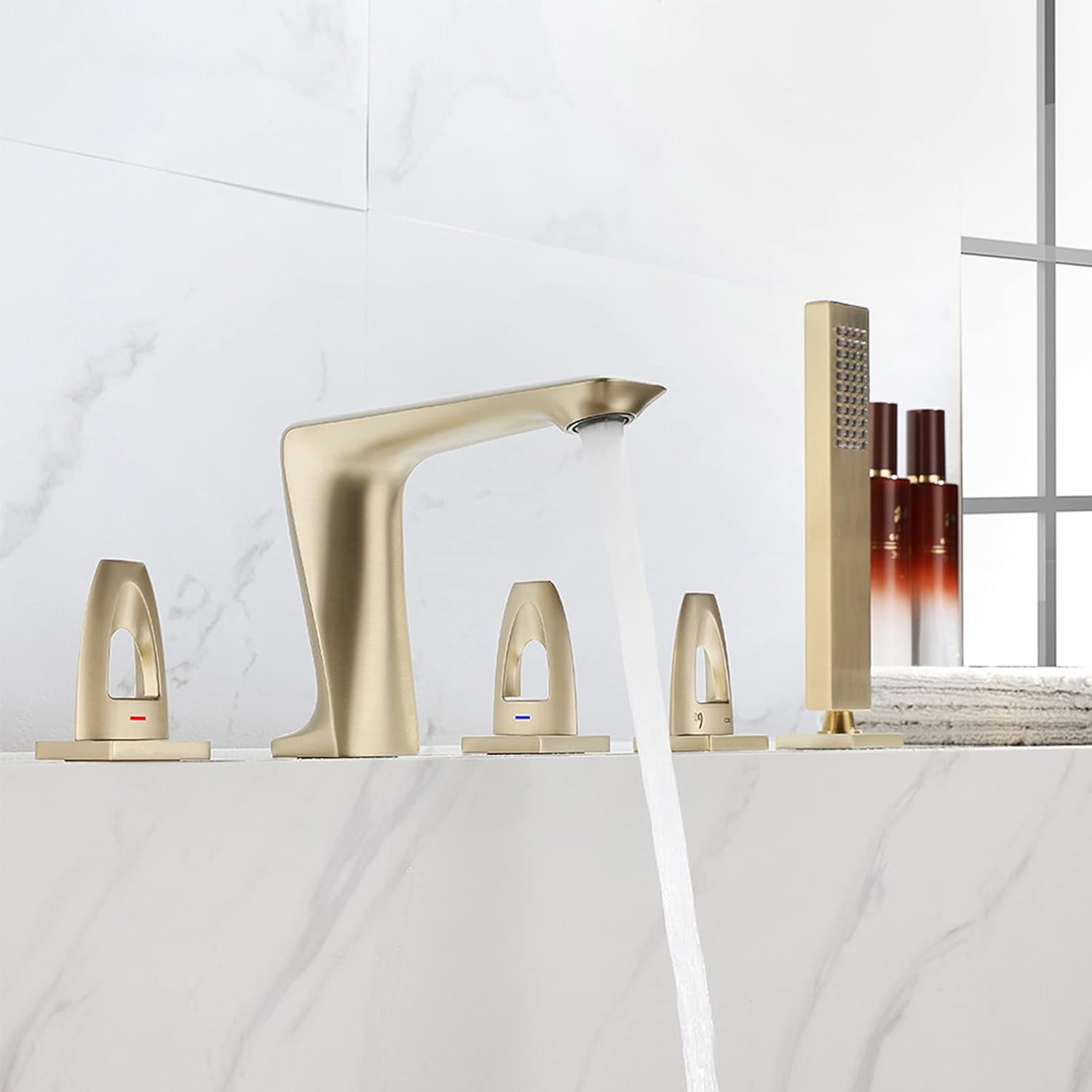 Bathtub Faucet, Copper Rotatable Hot and Cold Water Mixer Tap, Bathroom
