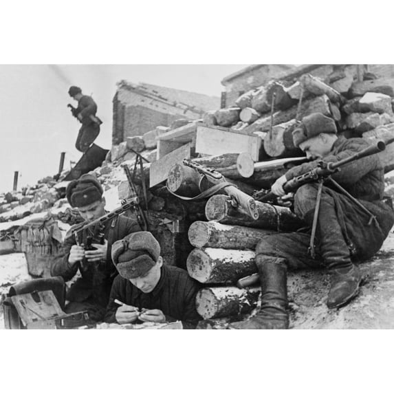 Battle For Stalingrad History (36 x 24)