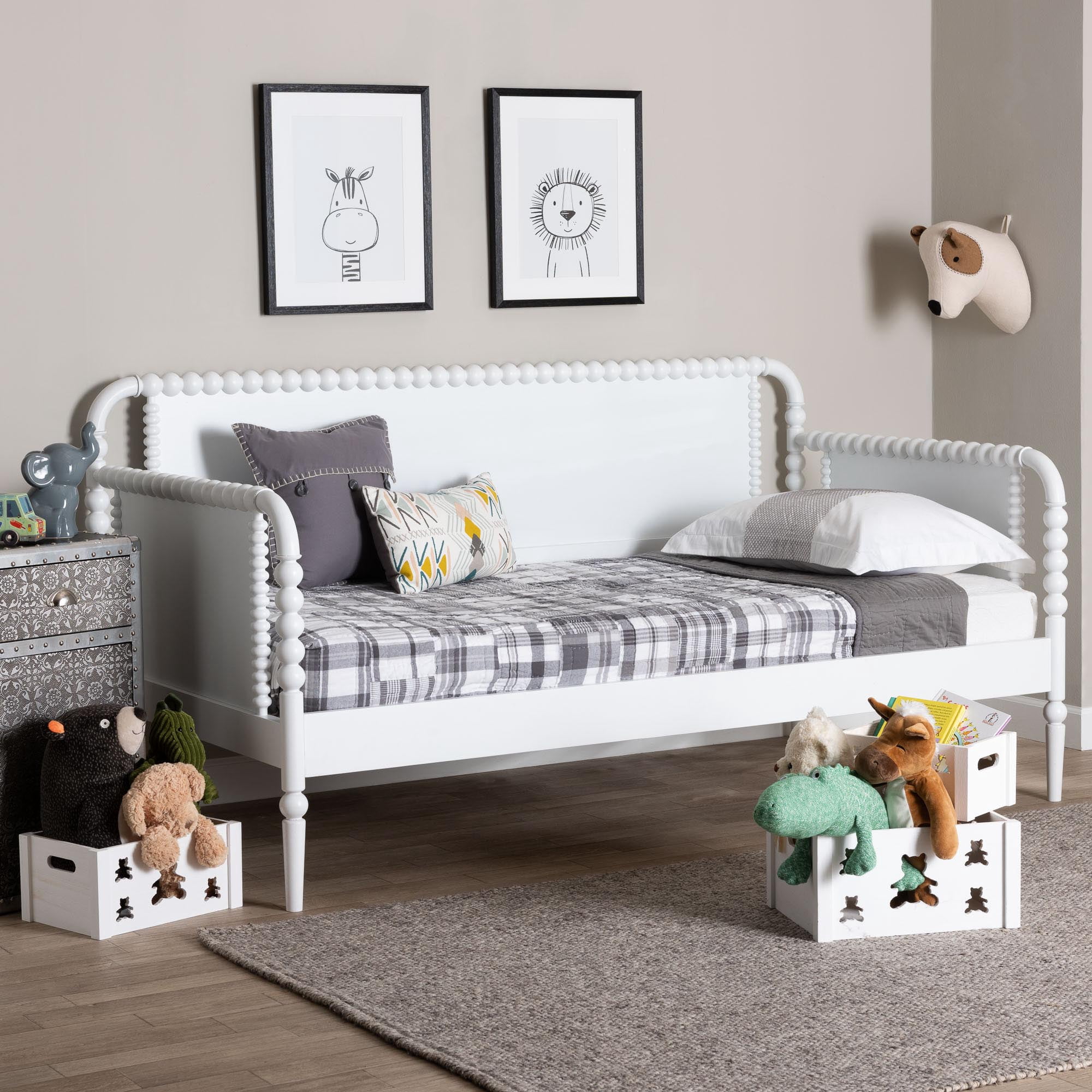 Baxton Studio Lucera Traditional Daybed, Twin, White