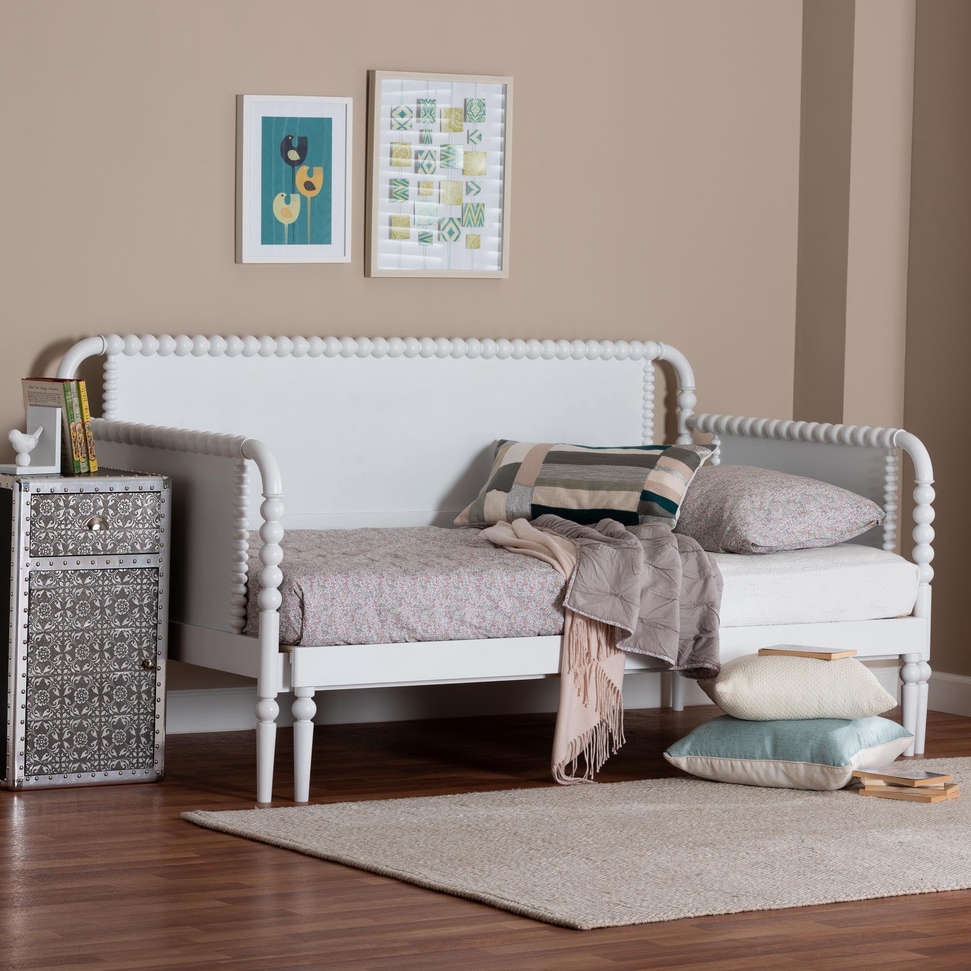 Baxton Studio Lucera Traditional Expandable Daybed, Twin to King, White
