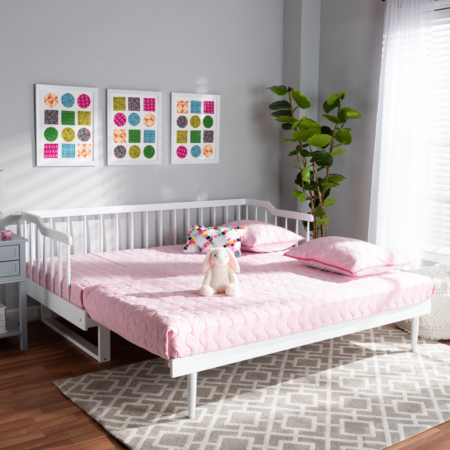 White Twin to King Expandable Wood Spindle Daybed