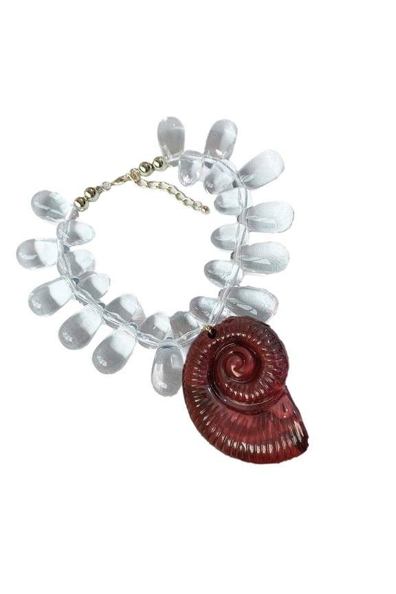 Beach Themed Conch Jewelry Necklace Feature Adjustable Length Collarbone Chain for Vacation Outfits and Parties