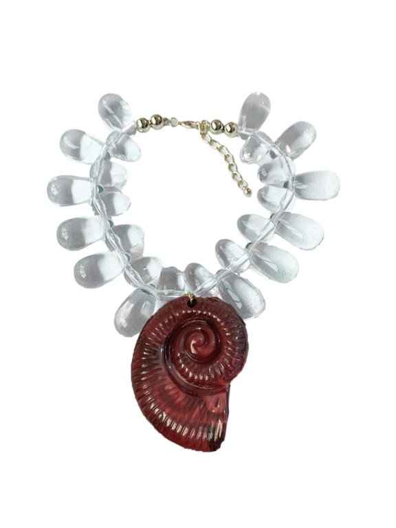 Beach Themed Conch Jewelry Necklace Feature Adjustable Length Collarbone Chain for Vacation Outfits and Parties
