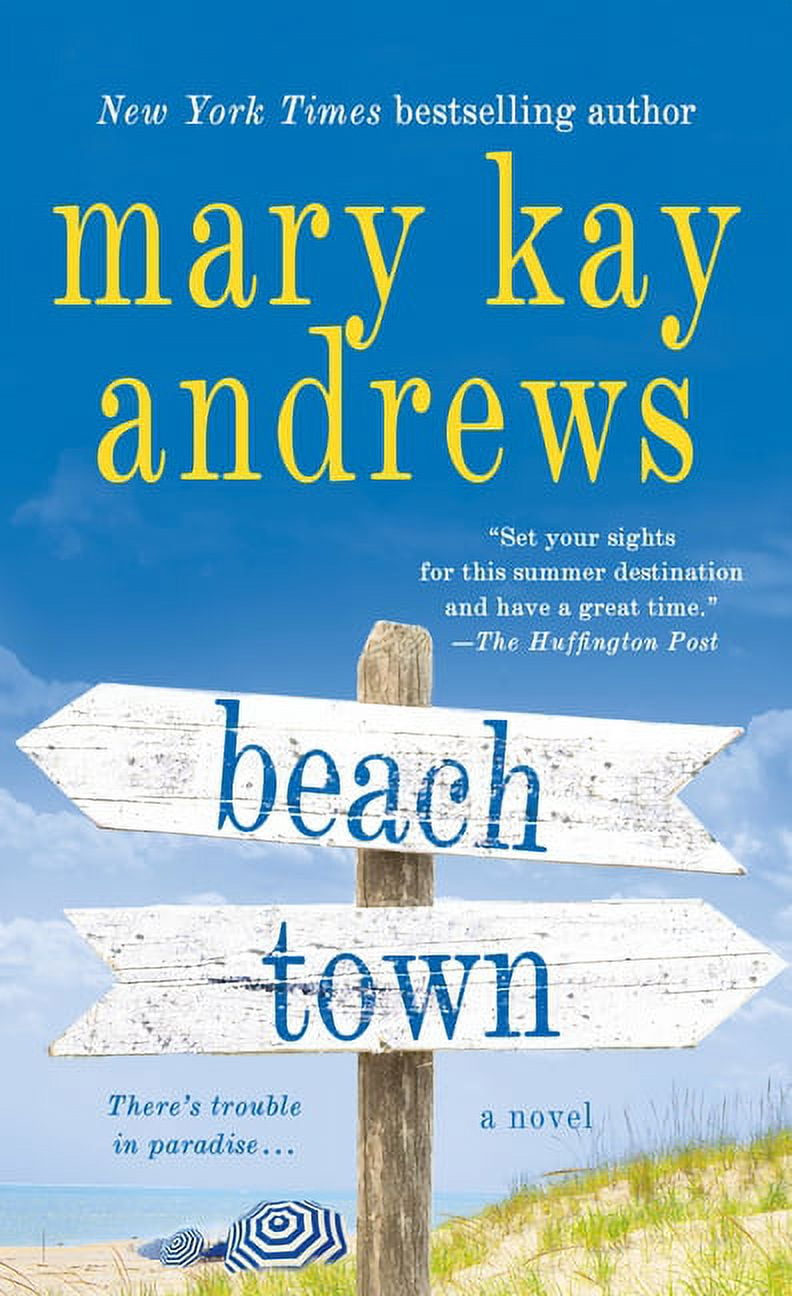 MARY KAY ANDREWS Beach Town : A Novel (Paperback)
