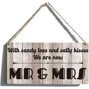 Beach Wedding Married Sign Funny Farmhouse with Sandy Toes Mr Mrs Wooden Hanging Sign Rustic Retro Wall Art Decor for Home Decoration 10x5 Inch