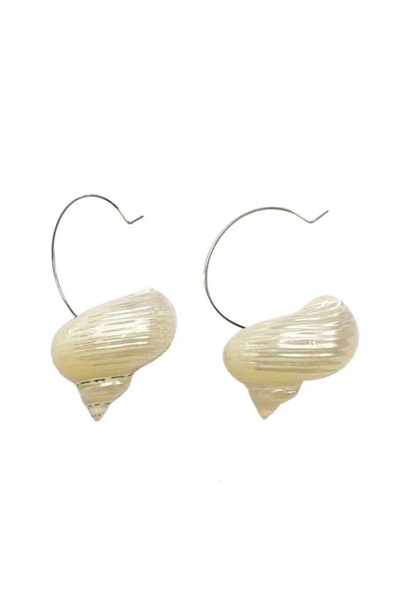 Beachy Pearls Conch Pendant Necklace Lightweight Design For Women’s Fashion Accessories