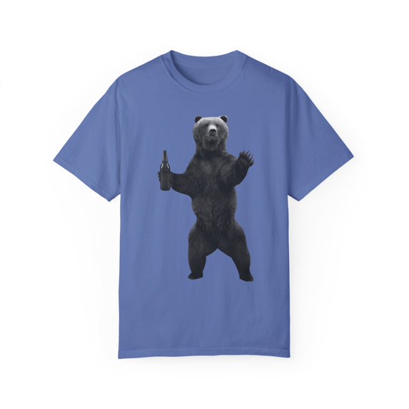 Bear Holding A Bear Homebrewer Beer | Beer Lover Gift | Craft Beer Gift Travels Unisex Garment-Dyed T-shirt