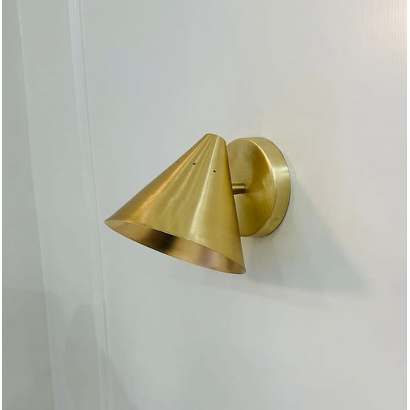 Beautiful 2 Light Brass Wall Scone Modern Vanity Light Mid Century Lighting Fixture