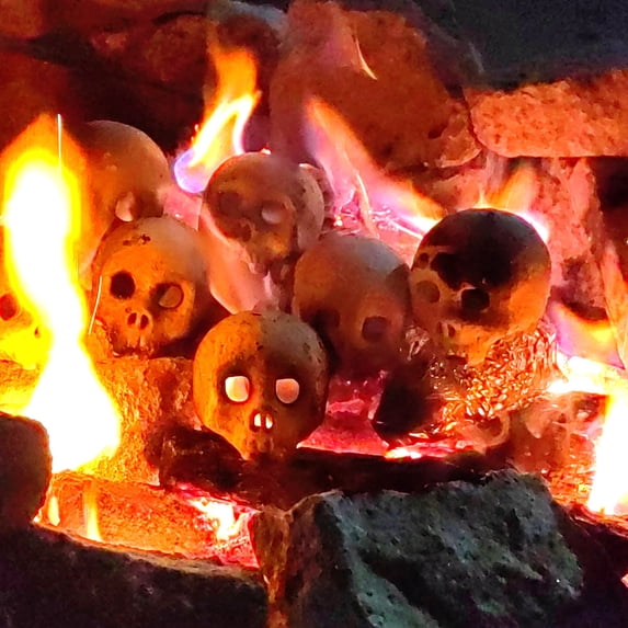 Beautynvta 2 Pcs Halloween Skull Decorations, Reusable Ceramics Fire Stove Skulls, Skull Fire Stove Stones, Halloween Fire Stove Decor for Bonfire, BBQ, Fireplaces