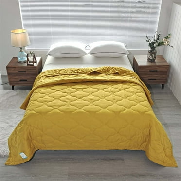 Beautynvta Summer Quilt Comfy Breathable & Cooling Ventilation Quilt, Soft Microfiber Lightweight Skin-friendly Washed Cotton Solid Color Printed Summer Quilt, 39.4" x 59.1", Yellow