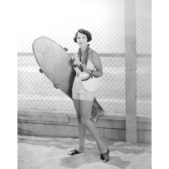Bebe Daniels At Her Summer Home At Santa Monica Portrait (16 x 20)
