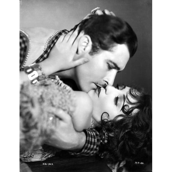 Bebe Daniels Kissing a Man while Holding His Head in Tube Dress Photo Print (24 x 30)
