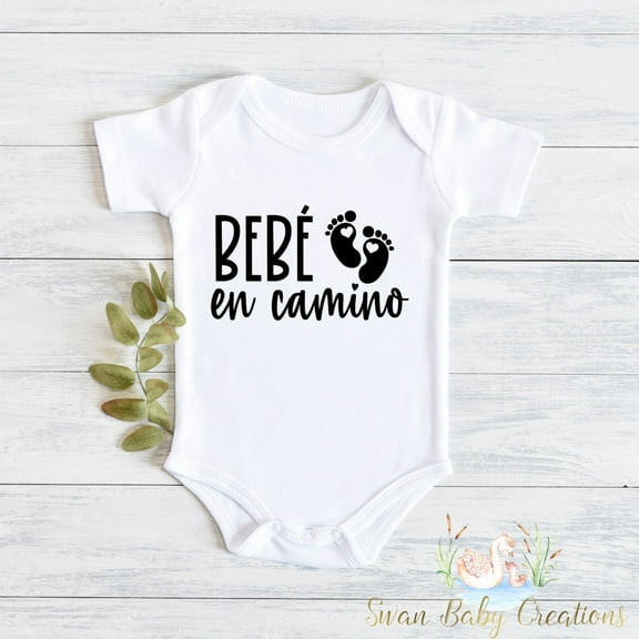 Bebe En Camino , Anuncio De Embarazo, Hola Abuelos, Sorpresa, Adivina Que, Primer Nieto, Pregnancy Reveal To Parents In Spanish Cute Baby Onesie, BABY BODYSUIT LAT 4424