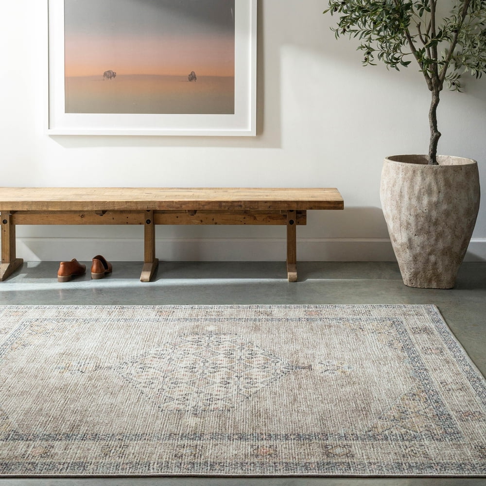 Vintage Medallion Lila 6'7" x 9' Rectangular Area Rug in Gray