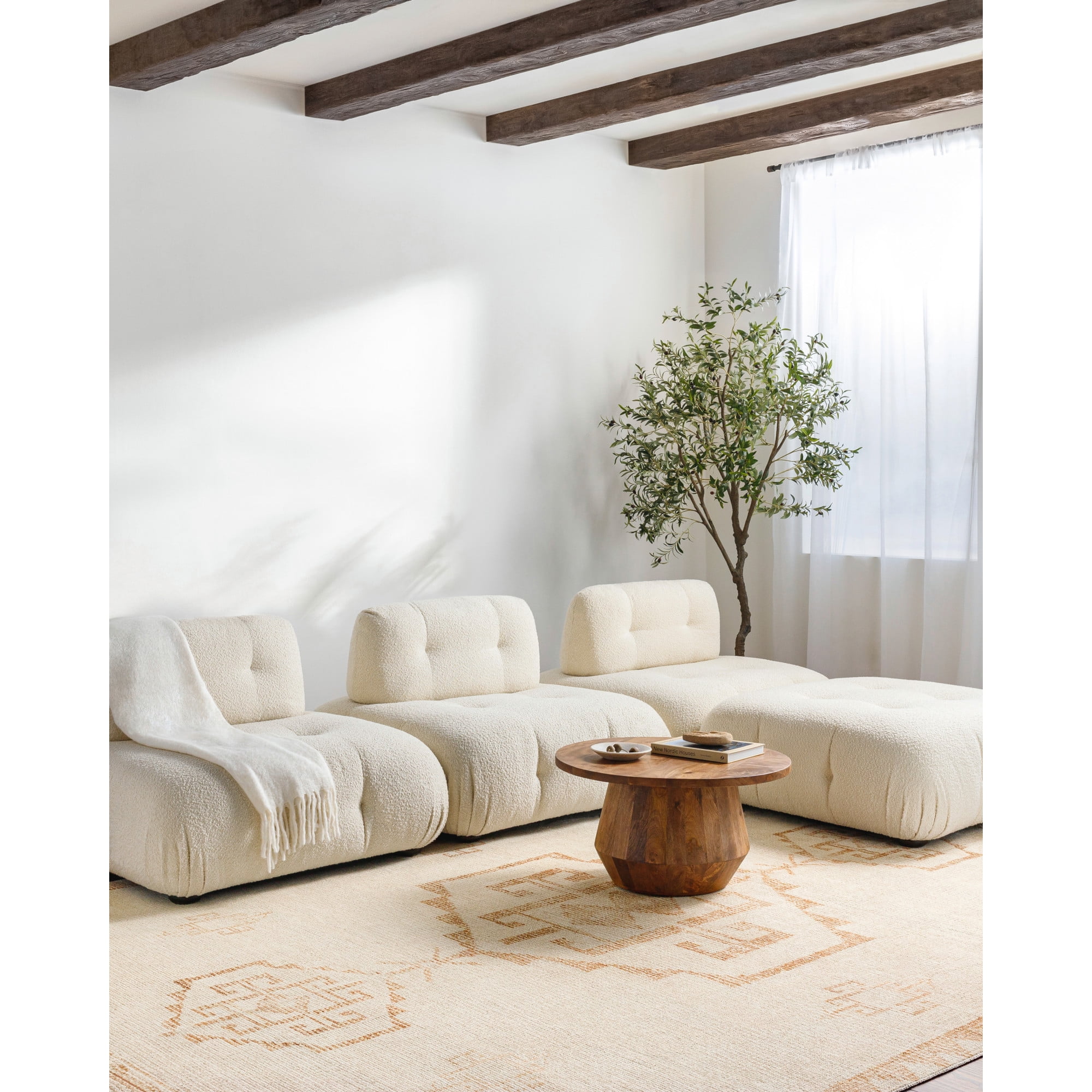 Ivory Solana Vintage-Inspired 7'10" x 10' Synthetic Area Rug