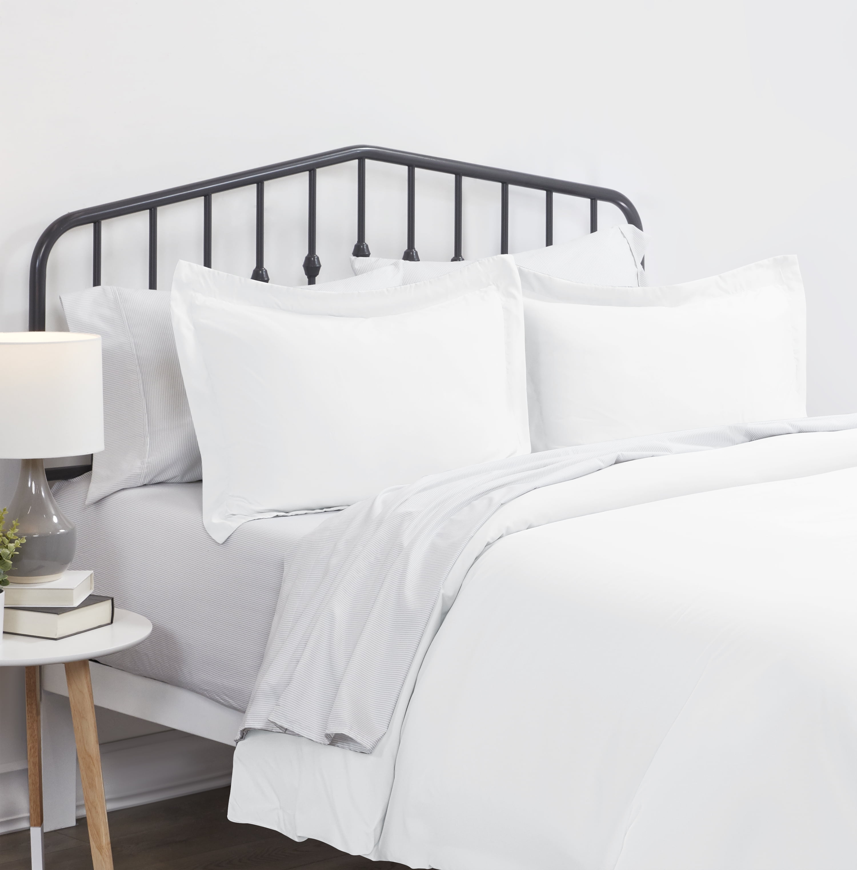 White Twin/Twin XL Ultra Soft Hypoallergenic Duvet Cover Set