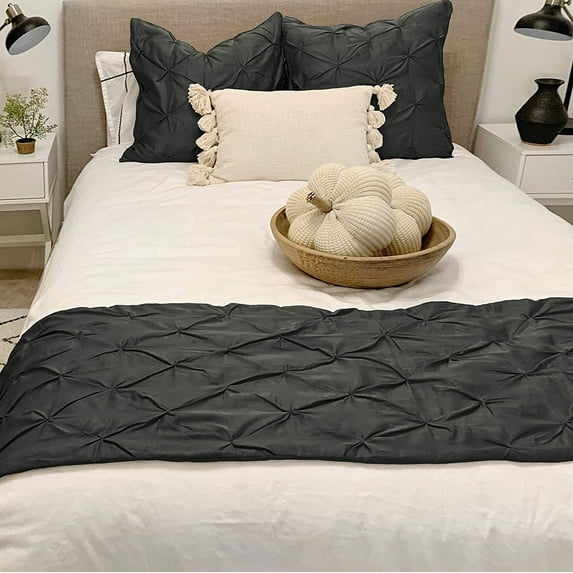 Bed Runner 1 Piece, 400 Thread Count, 100% Egyptian Cotton, Super Soft and Luxury, Pinch Pleated Design, Bed Runner For Bed - Dark Gray Solid, Queen Size.