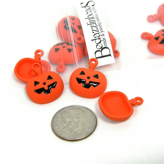 Bedazzlinbeads 10 Orange & Black Enamel Jack-O-Lantern Carved Smiley Face Pumpkin Halloween Charms