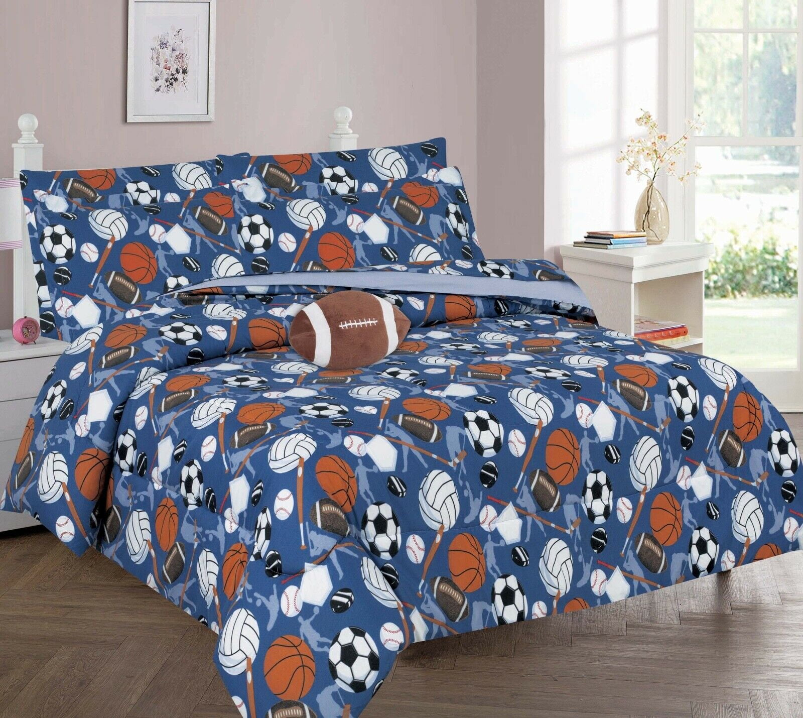 Bedding comforter in full size hockey sport design matching sheet set