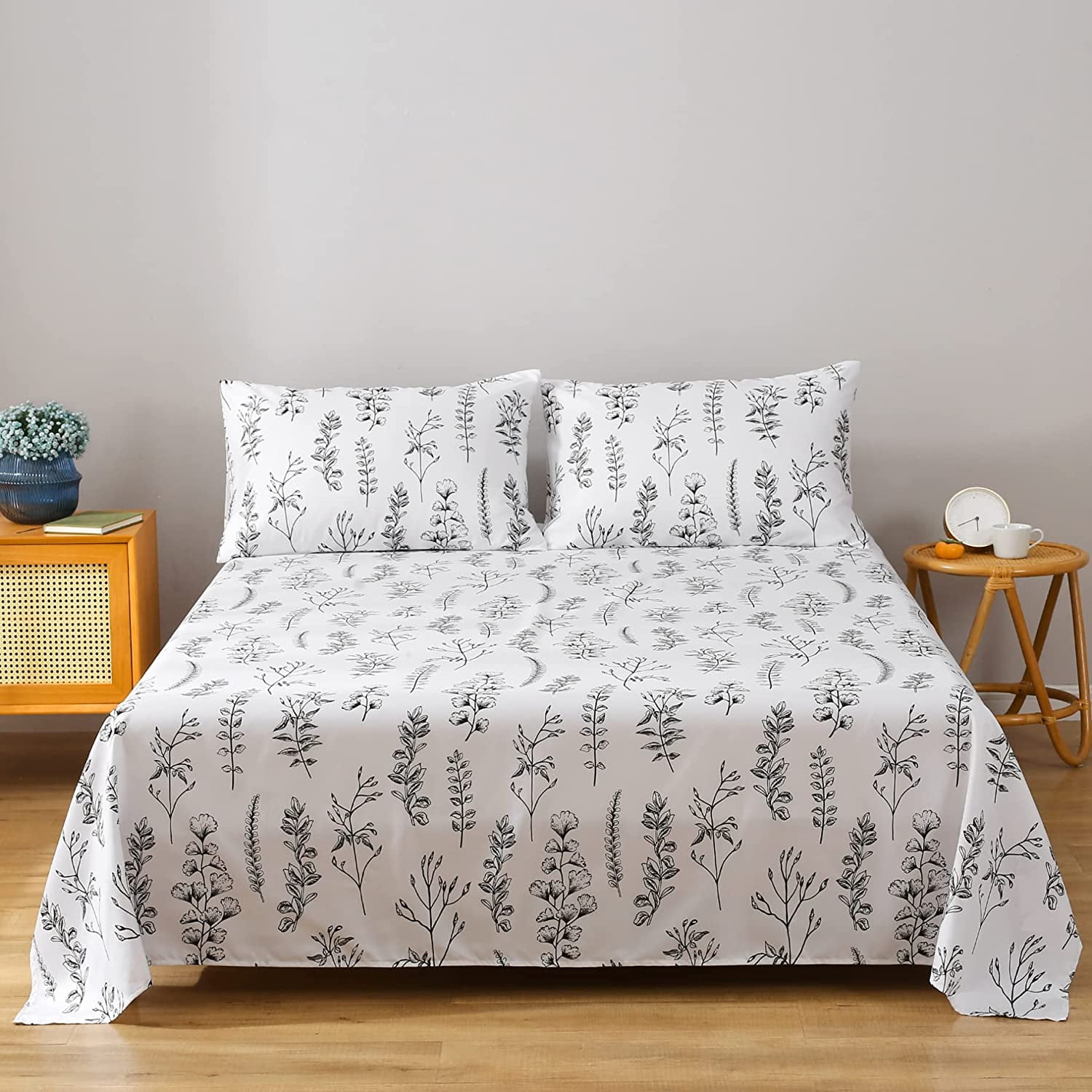 Bedding sheet set, 4 PCS Sheet set Queen size, white sheets with black