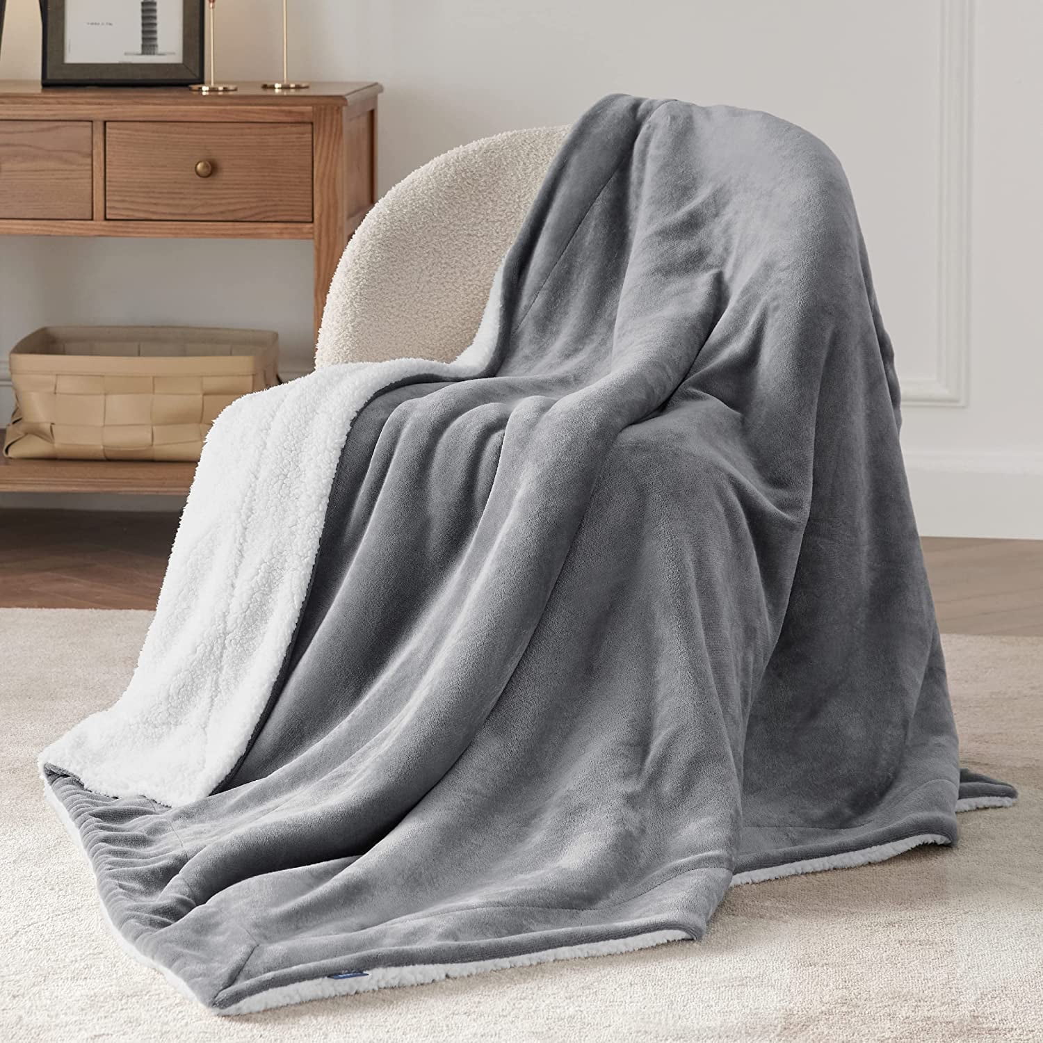 Bedsure Sherpa Fleece Throw Blanket - Thick and Warm Blankets Soft
