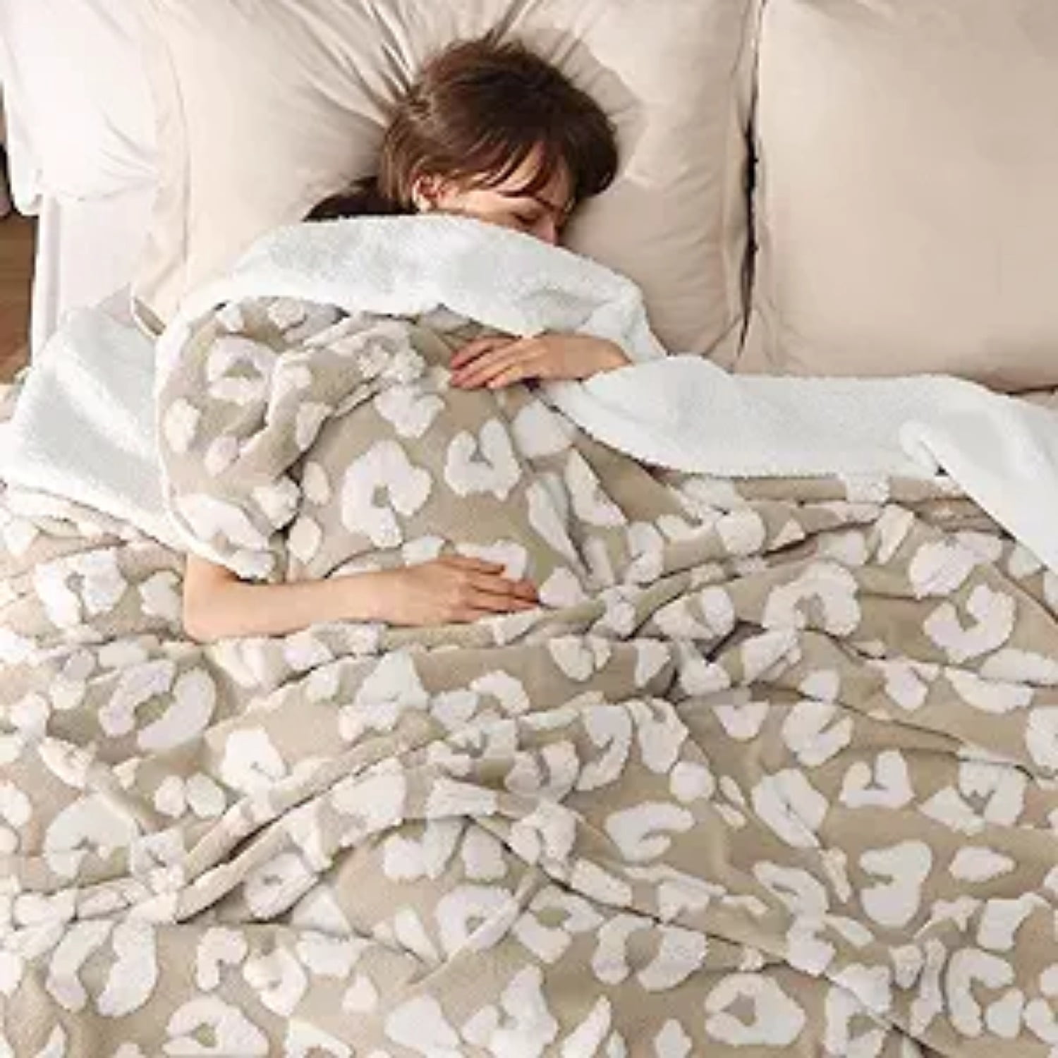 Bedsure thick and warm sherpa blanket for winter cheetah print blanket