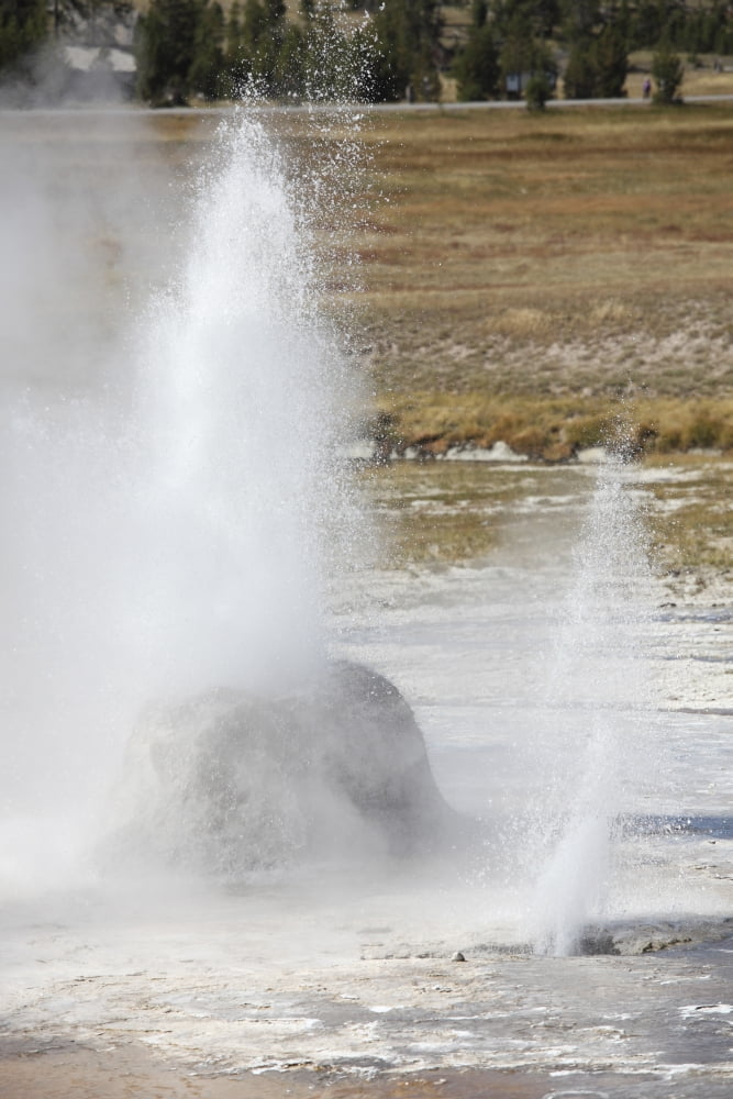 Beehive Geyser eruption Upper Geyser Basin geothermal area Yellowstone National Park Wyoming Canvas Art - Richard RoscoeStocktrek Images (12 x 18)