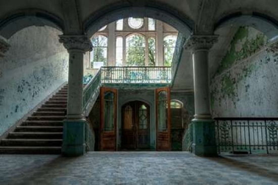 Beelitz sanatorium Canvas Art - Ivo Sneeuw (24 x 36)