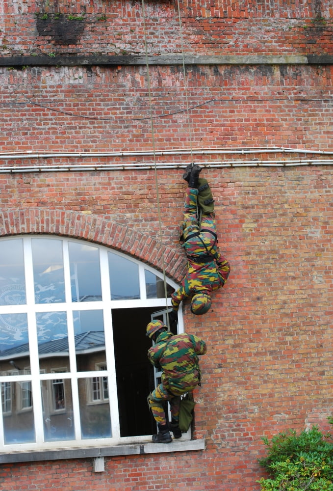Belgian paratroopers rappelling in a hostage rescue training session Canvas Art - Luc De JaegerStocktrek Images (12 x 17)