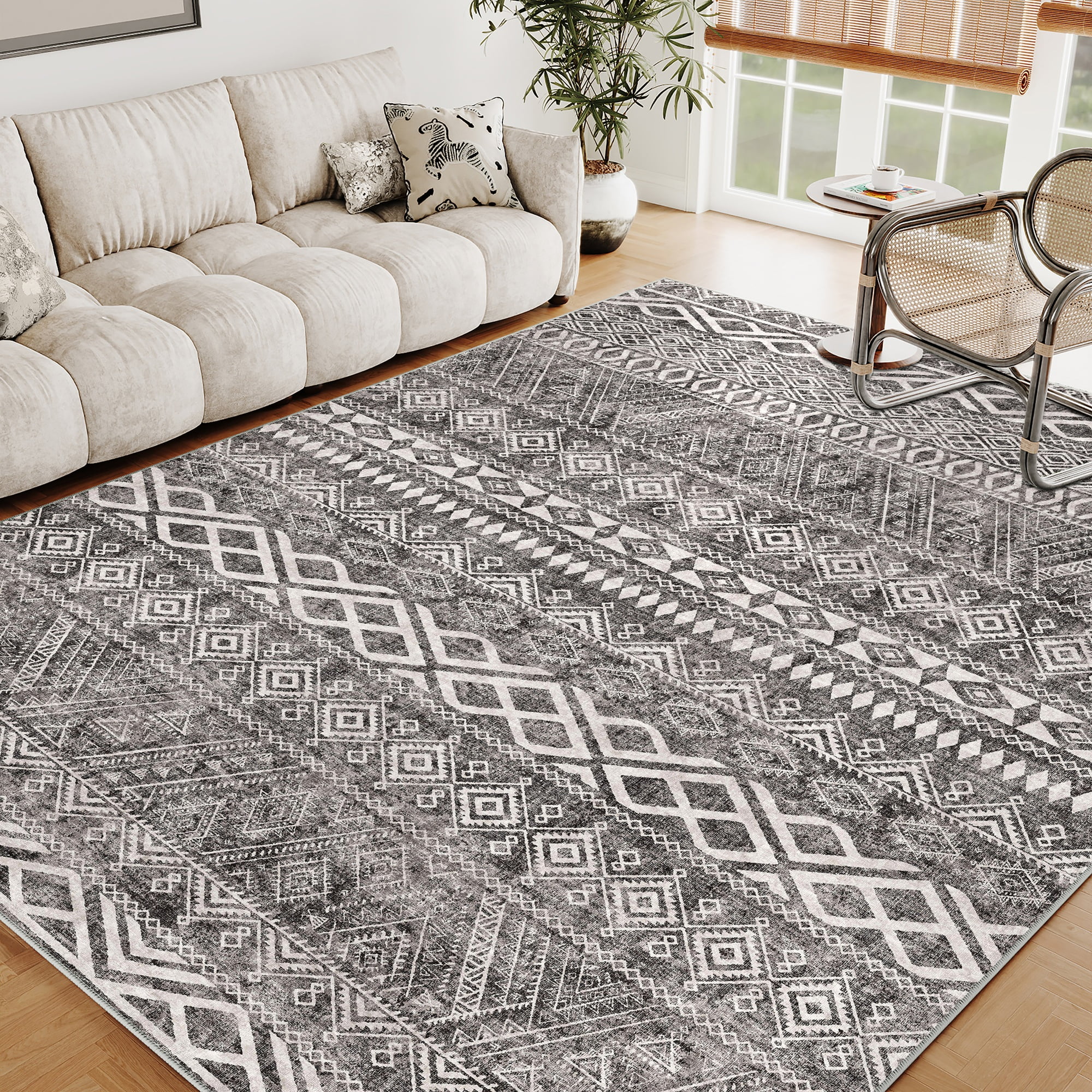 Gray Geometric Chenille 5' x 7' Washable Area Rug
