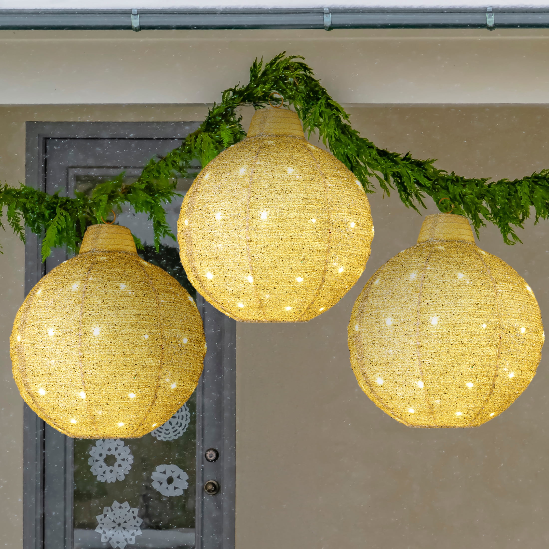 Gold LED Hanging Christmas Ornaments Set with 8 Light Functions