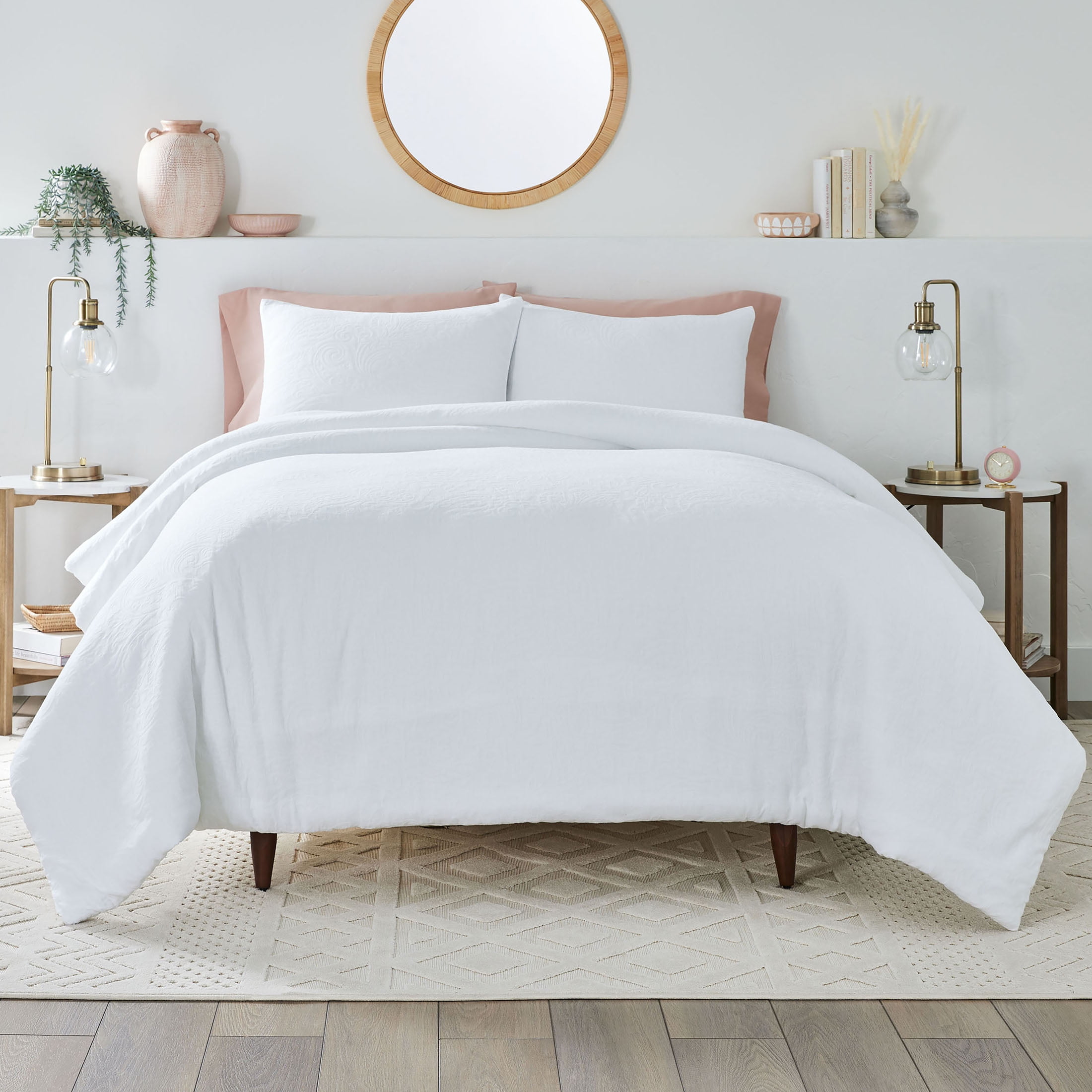 Full White Polyester Matelassé Comforter Set with Pillow Shams