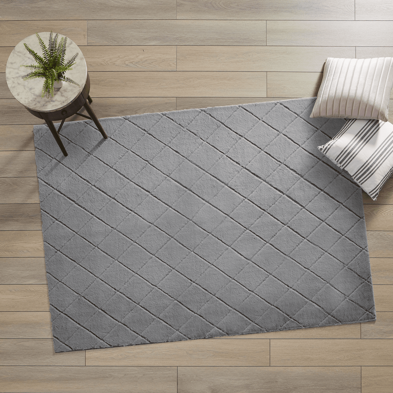 Better Homes & Gardens, 5'x 7' Grey Diamond Rabbit Faux Fur Area Rug - Walmart.com