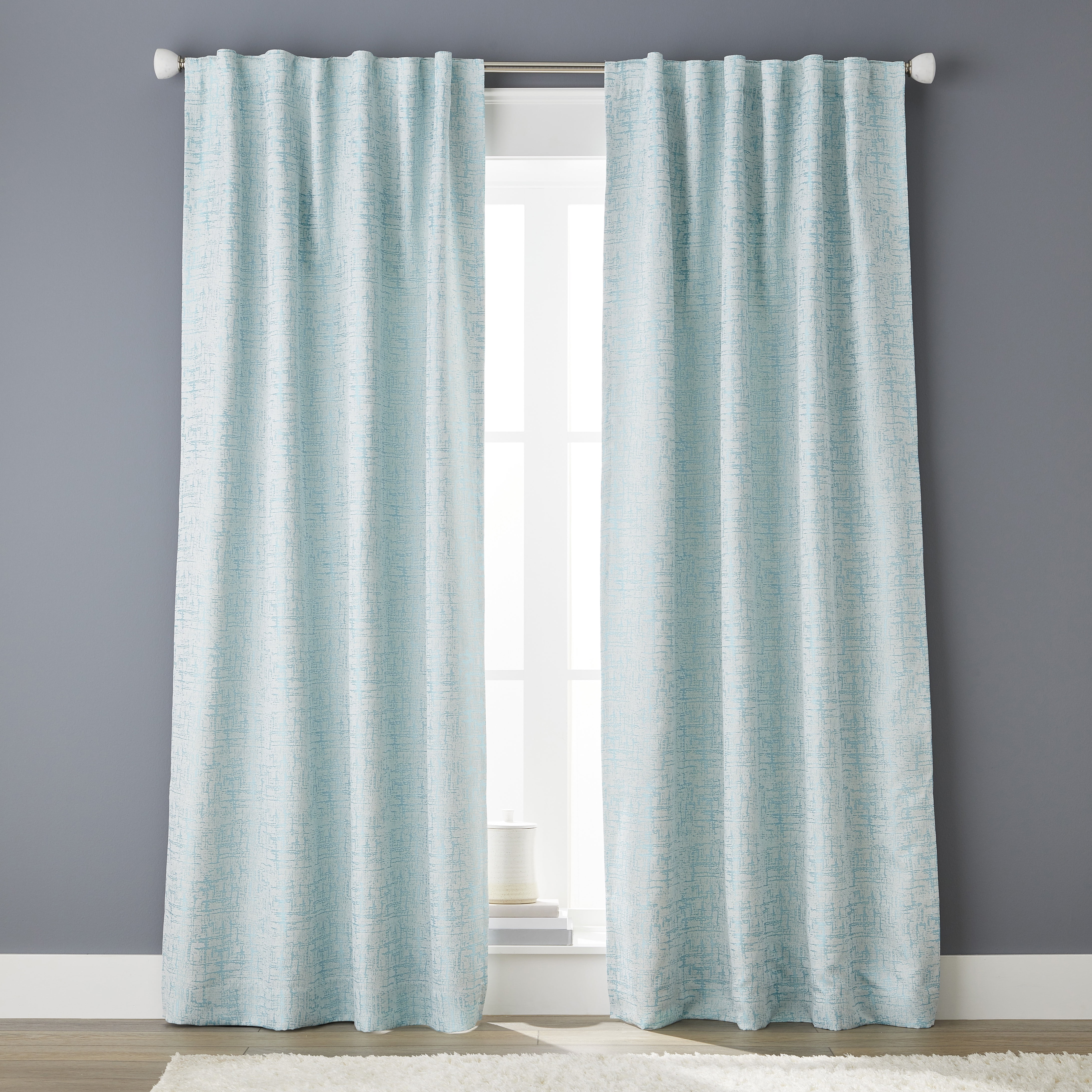 Intelligent Design Khloe White/Silver Polyester 50 in. W x 63 in. L Total Blacko
