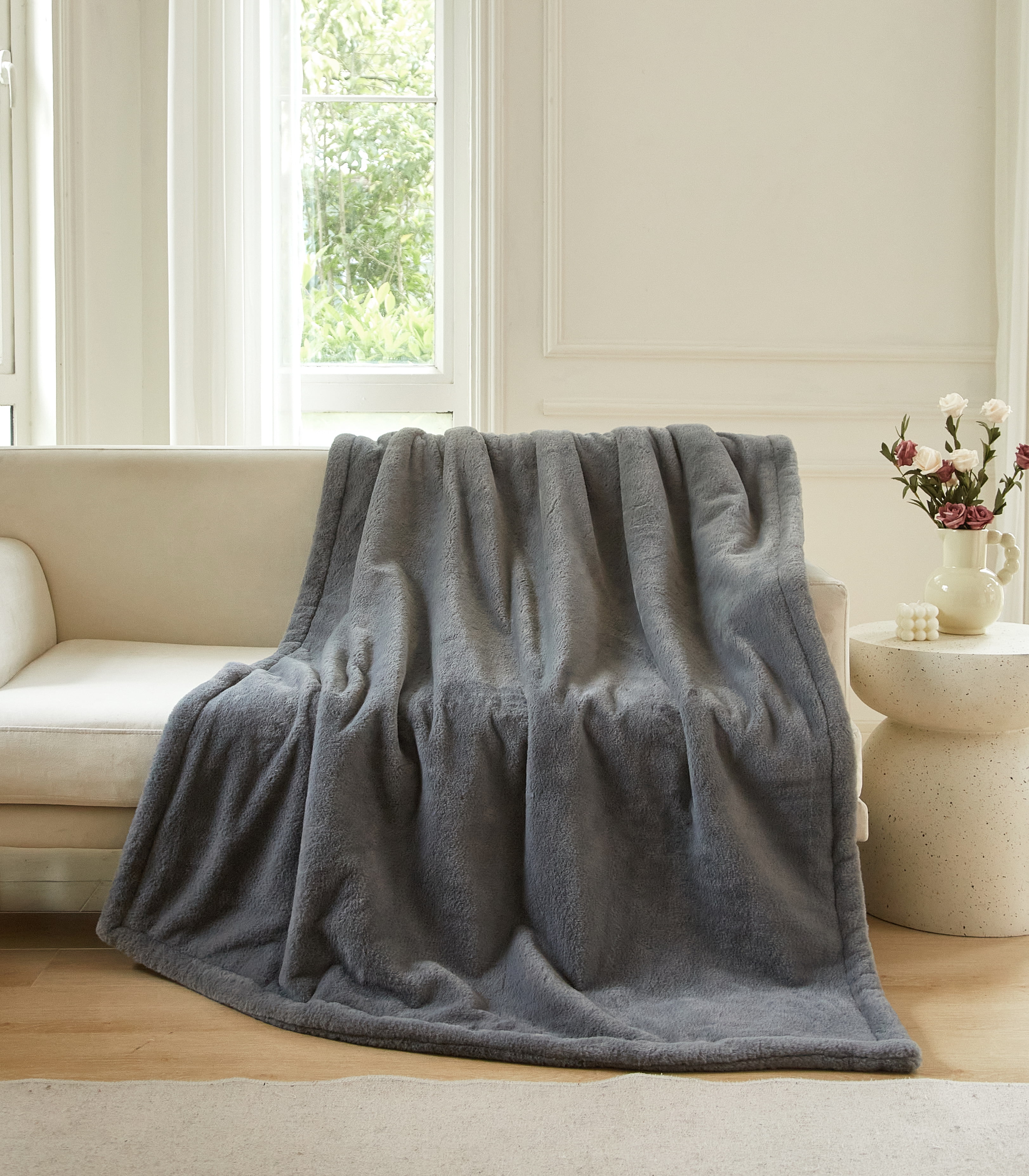 Better Homes & Gardens Cuddle Faux Fur Throw Blanket, 50 in x 72 in, Grey