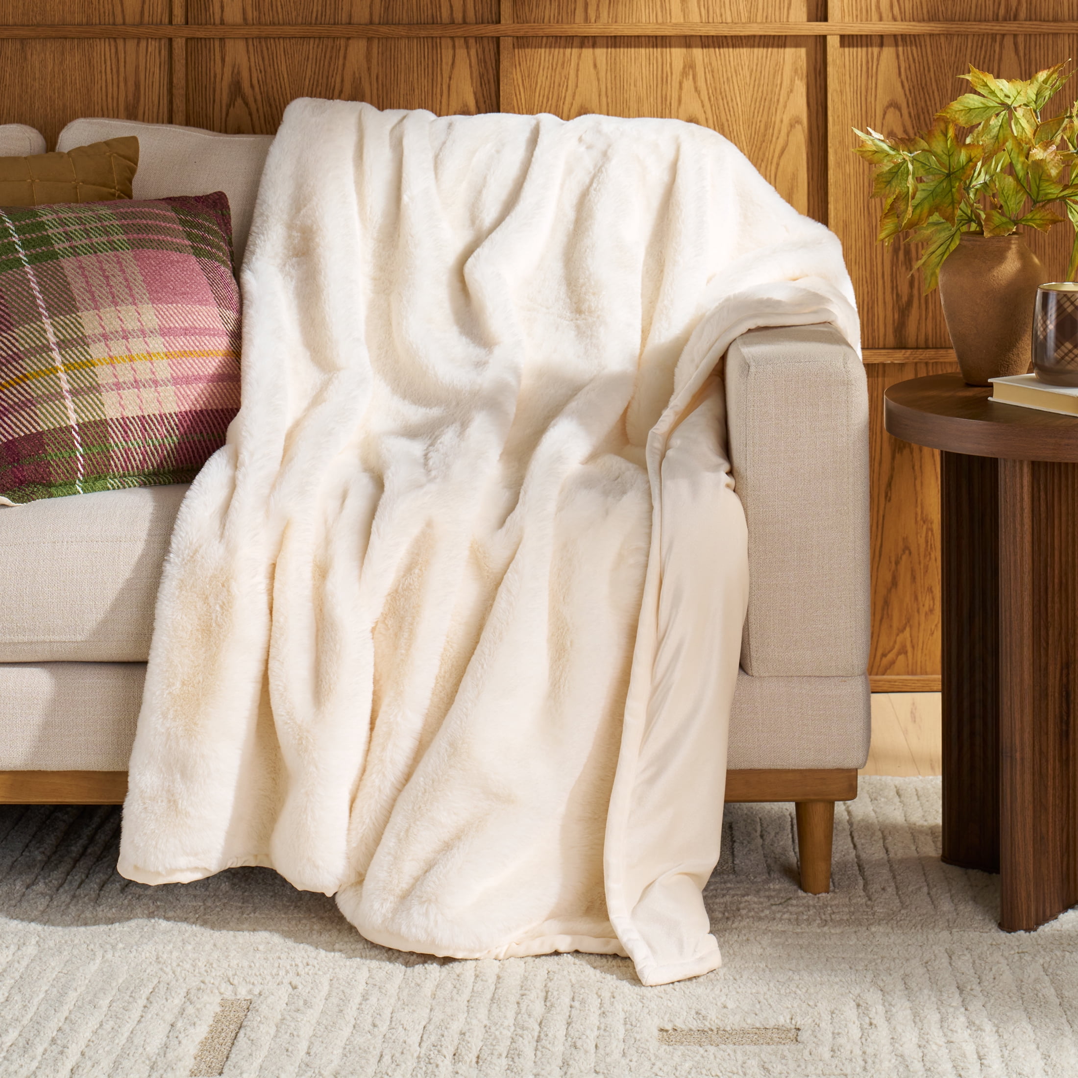 Better Homes & Gardens Vanilla Dream Faux Fur Oversized Throw, 50 in x 72 in