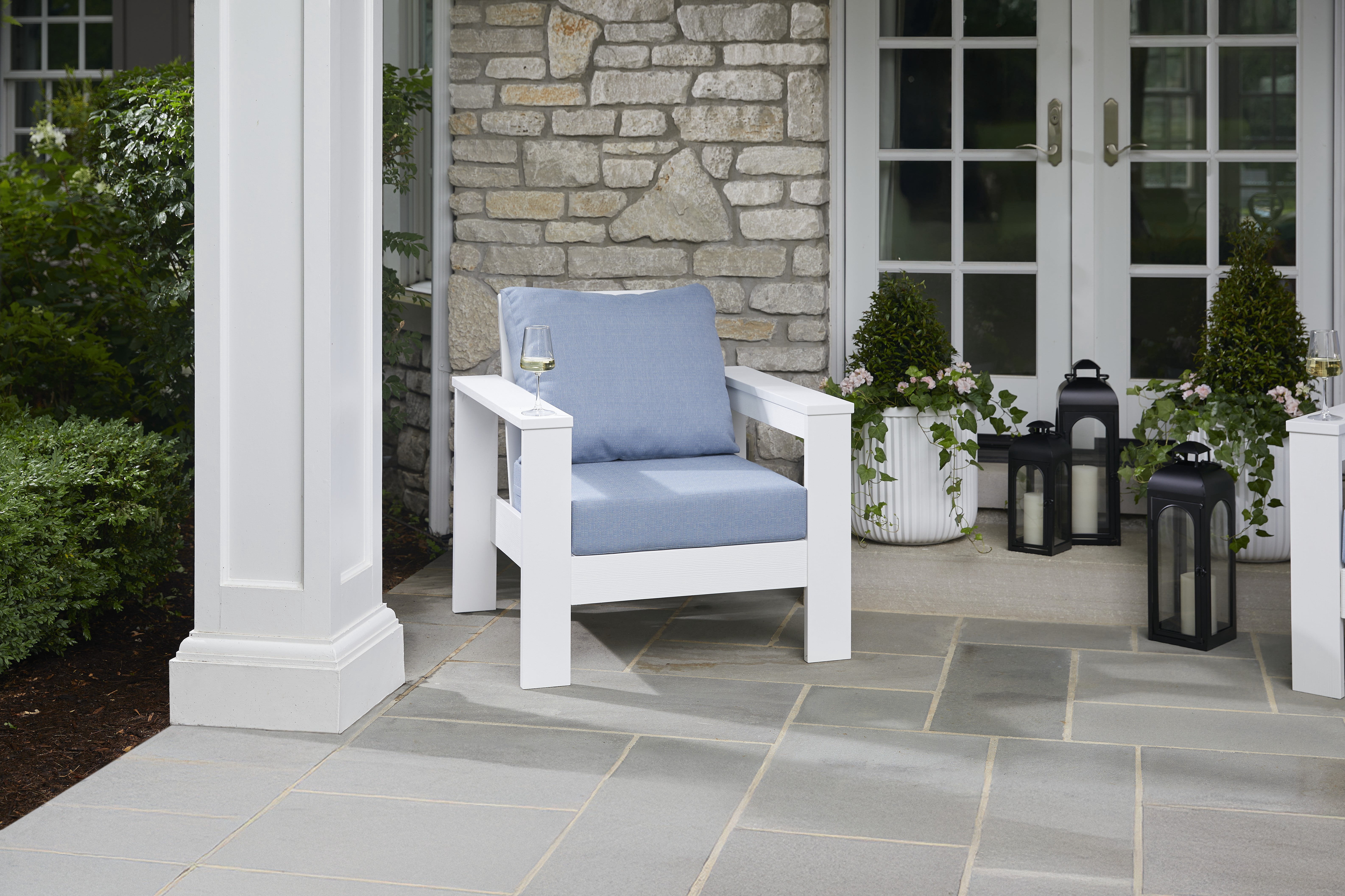 Better Homes & Gardens Ezra Outdoor HDPE Club Chair, White with