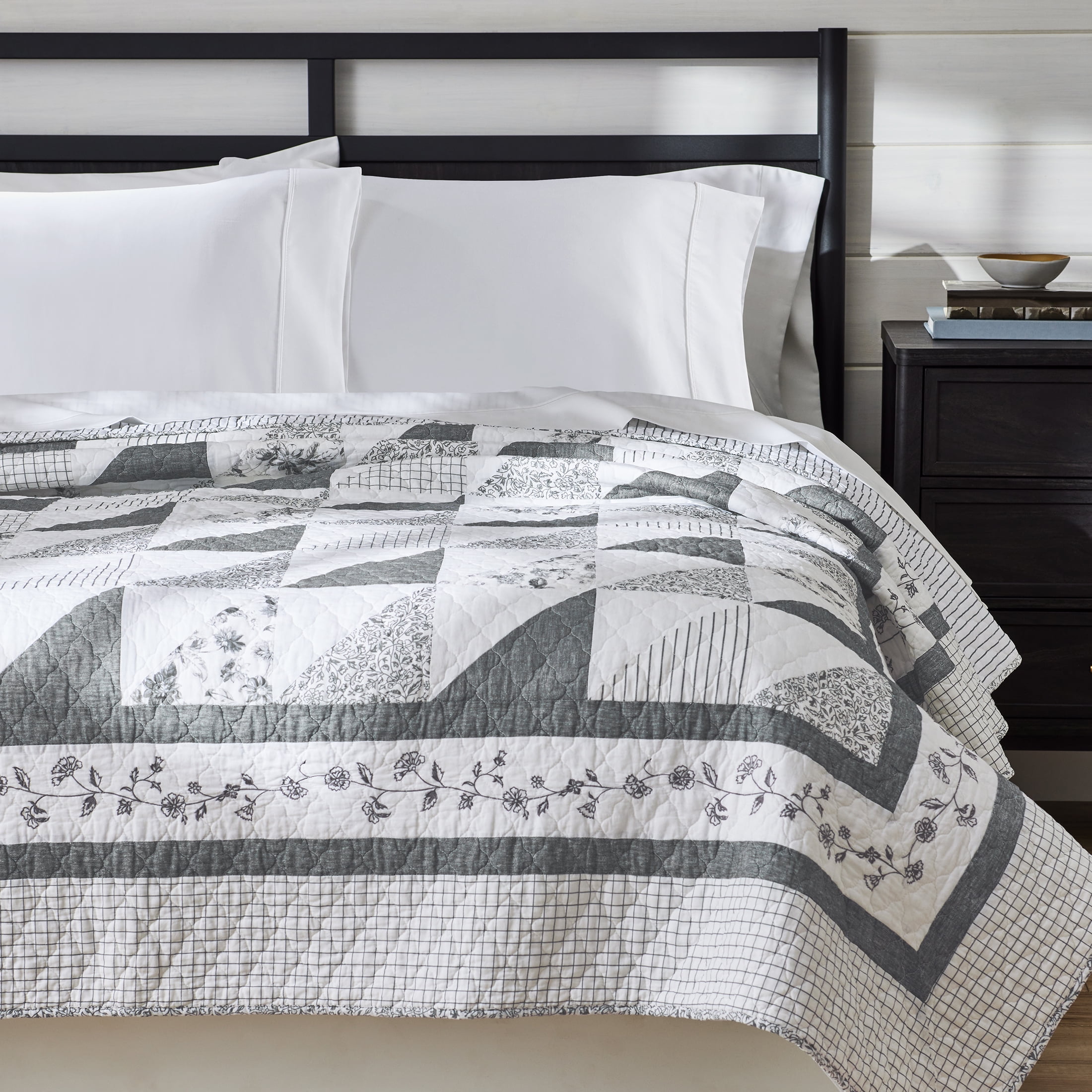 Better Homes & Gardens Heirloom Patchwork Quilt, Full/Queen Bedding