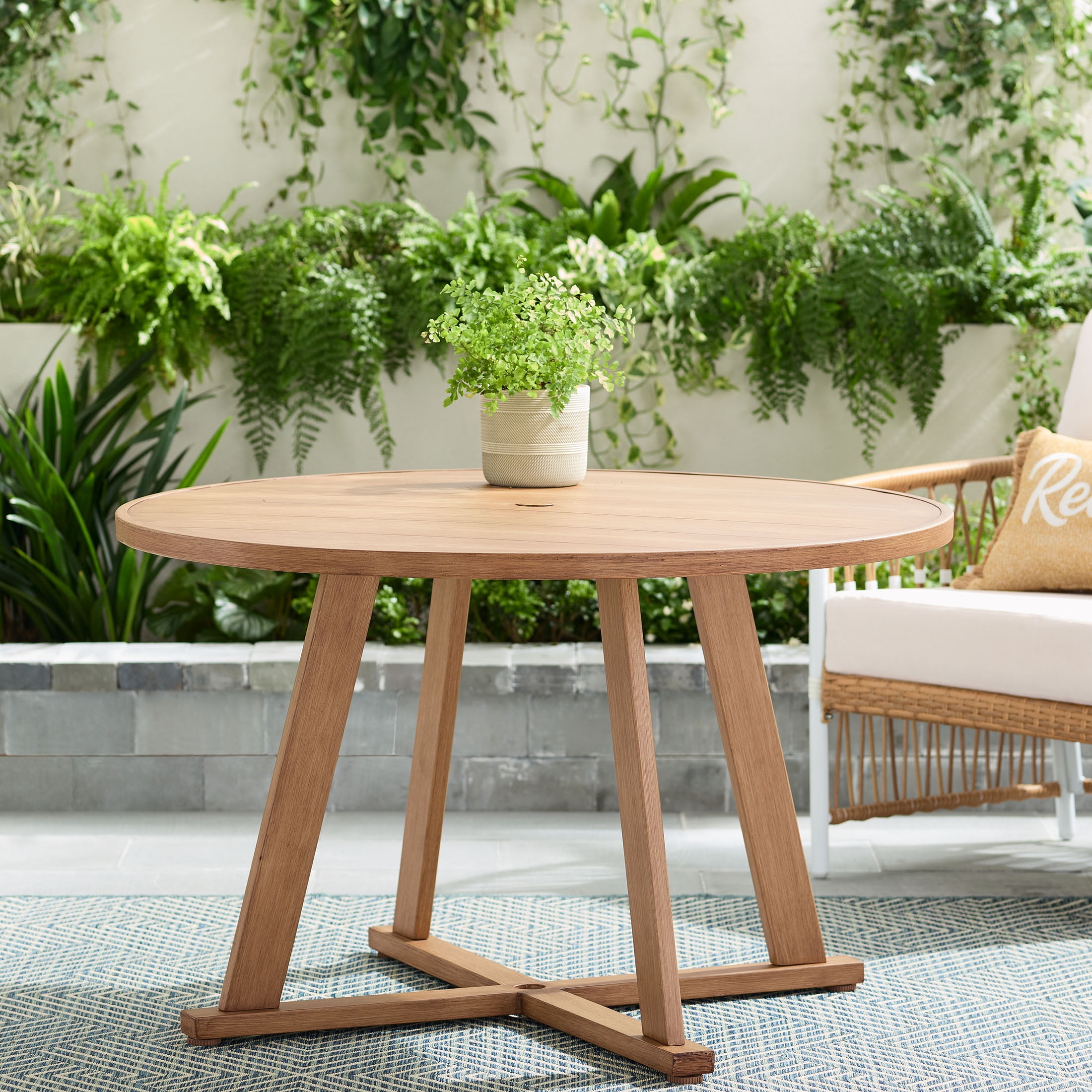 Walmart Deal of Better Homes & Gardens Lilah Outdoor 44" Round Metal Top Dining Table