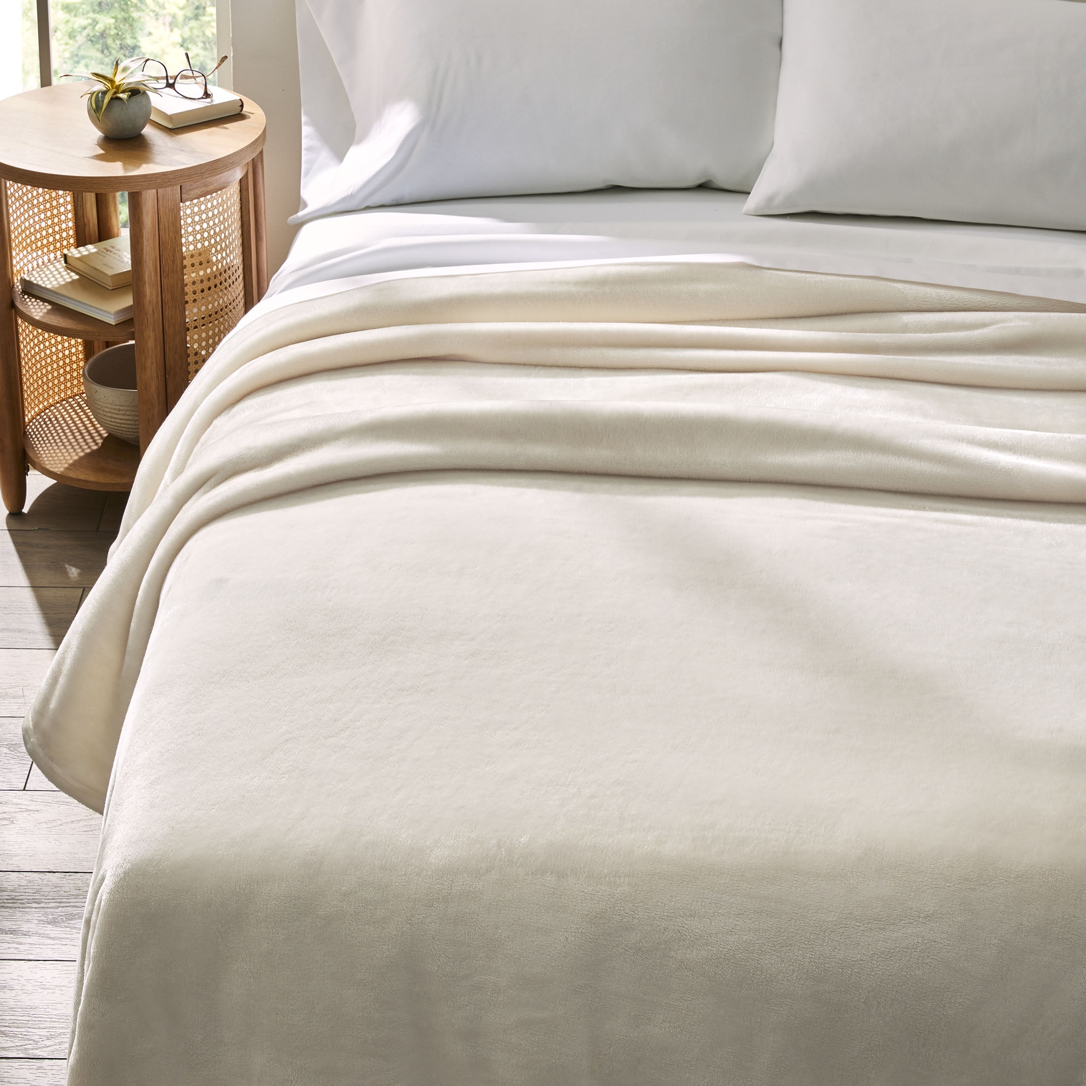 Better Homes & Gardens Luxury Velvet Plush Blanket, Ivory, Full/Queen